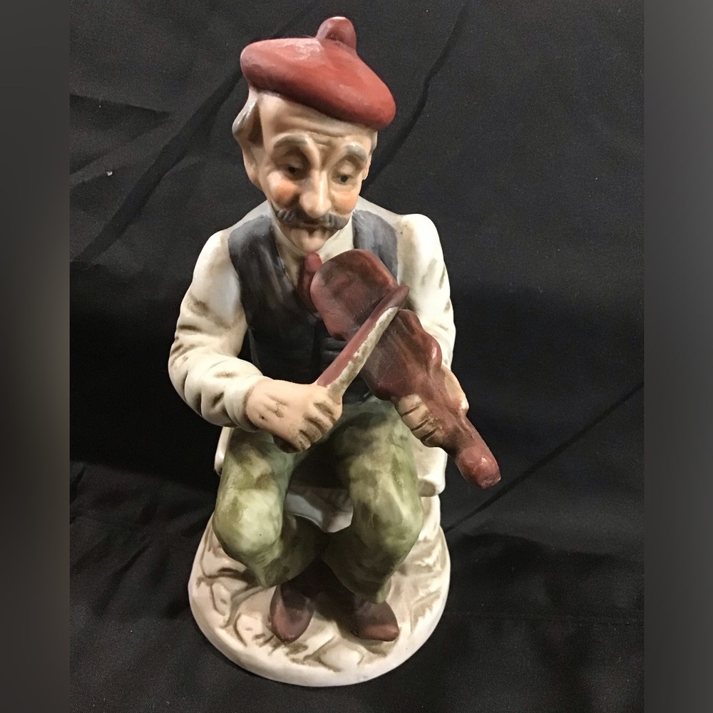 HOMCO SITTING FIDDLER VINTAGE 1985 PORCELAIN FIGURINE GUC